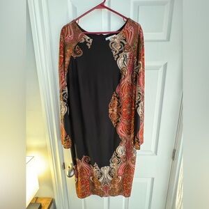 Magnifique robe Joseph Ribkoff, parfaite pour les Fêtes.